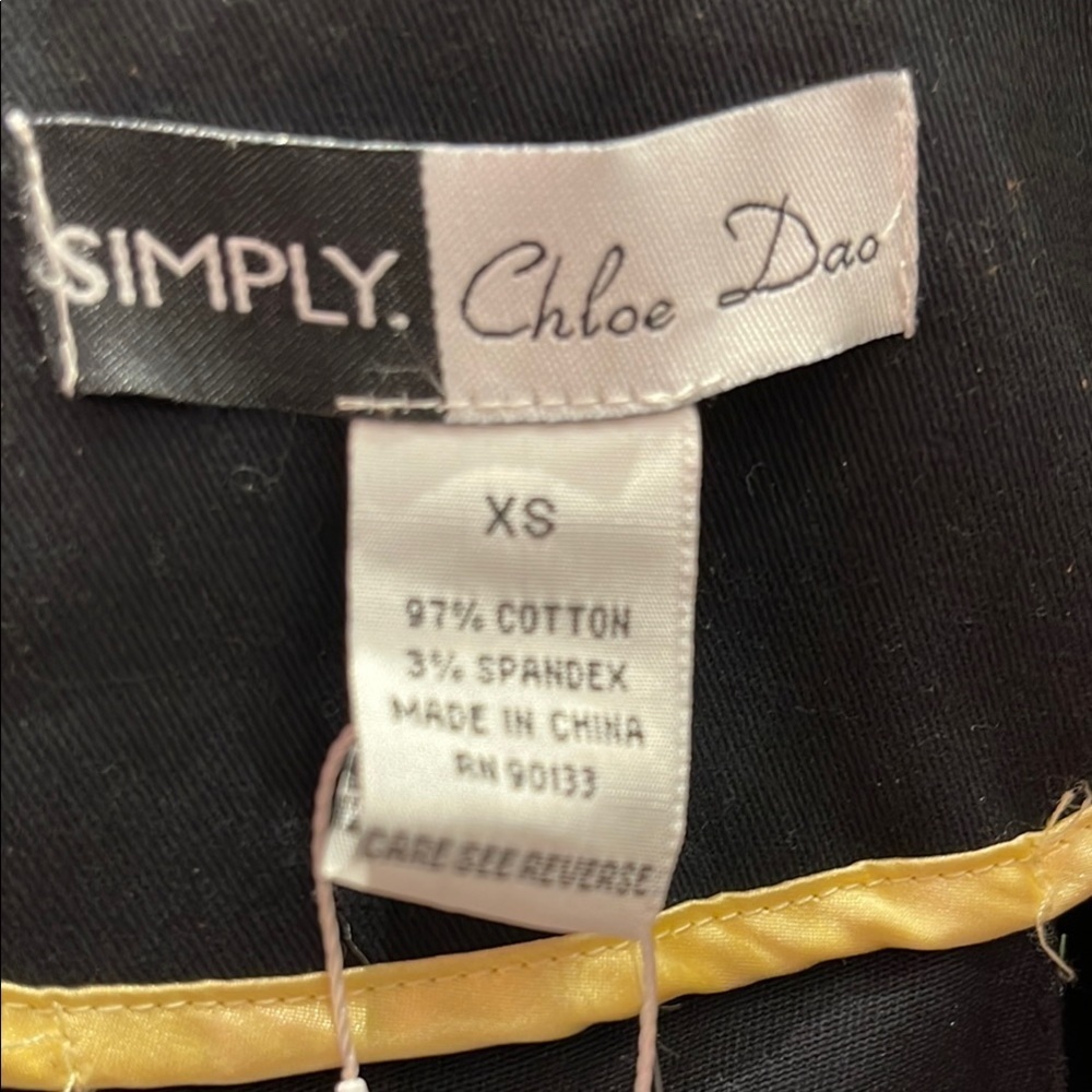 Simply. Chloe Dao’s Double-Breasted Women's Jacket - Picture 9 of 9
